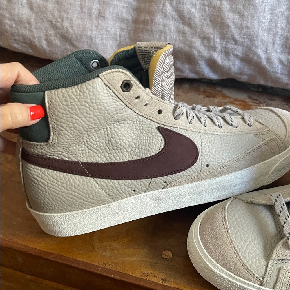 Nike Blazer Mid 77 NEW
